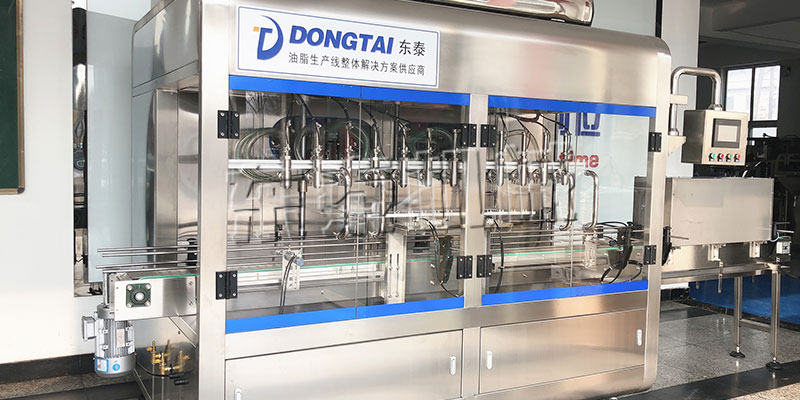 告別人工時(shí)代，辣椒醬灌裝成套設(shè)備成為智能化趨勢(shì)